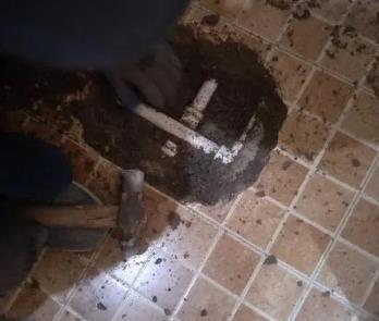 武陵卫生间漏水维修公司为您分享下卫生间渗水如何处理及注意事项